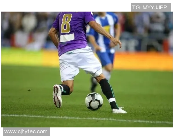 足球明星大腿直径揭秘你不知道的运动员身体秘密与训练效果分析